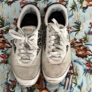 Women’s size 6 Puma Cheetah/Leopard Running Shoes